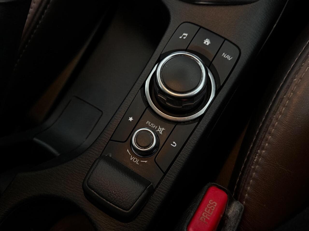Mazda CX-3 thumbnail Misc Controls