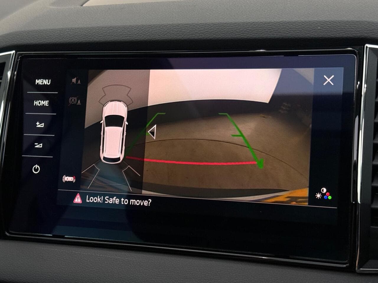 Skoda Karoq thumbnail Infotainment System