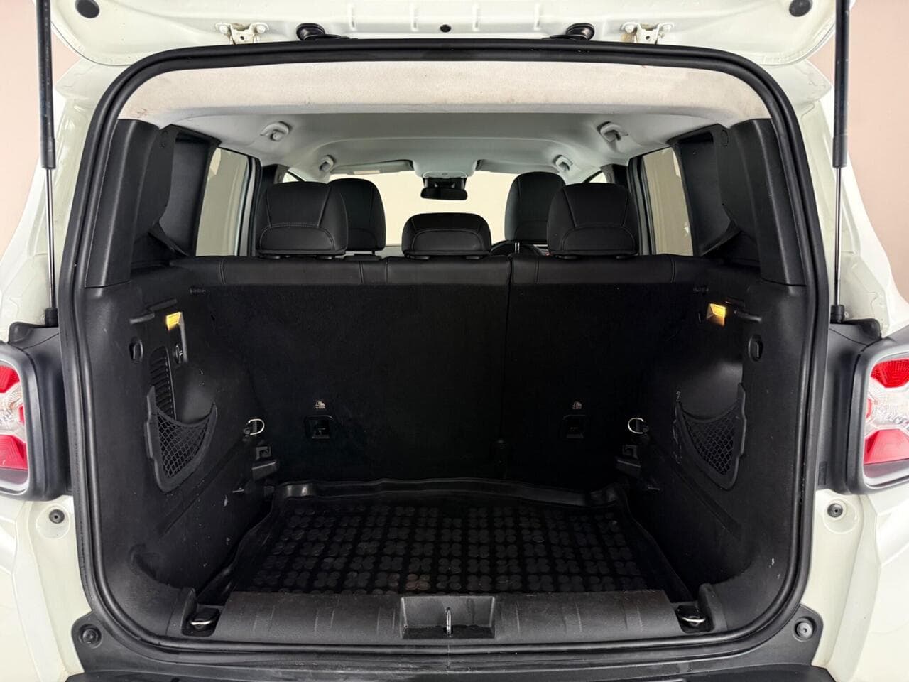Jeep Renegade thumbnail Boot
