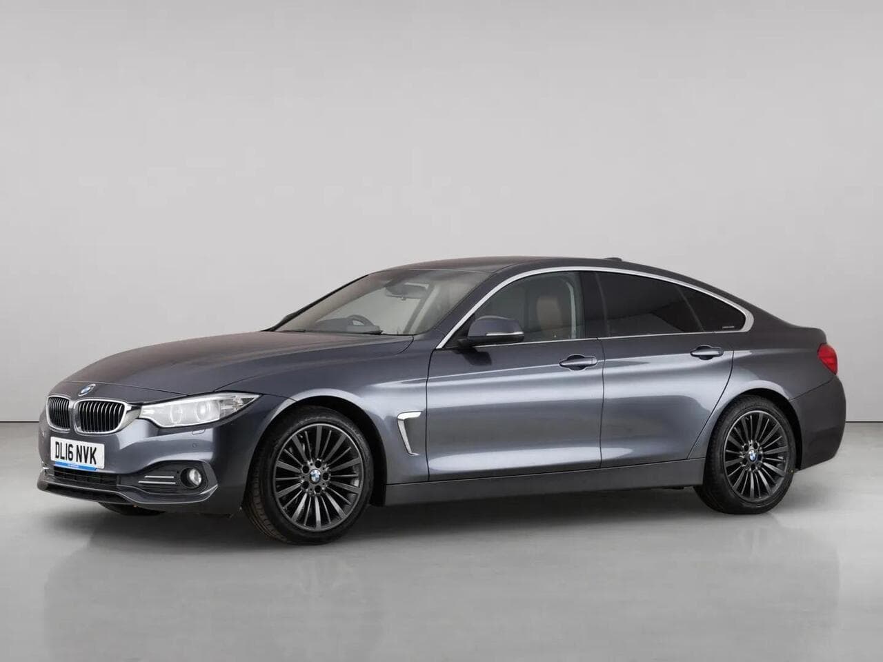 BMW 4 Series Gran Coupe thumbnail Front Left