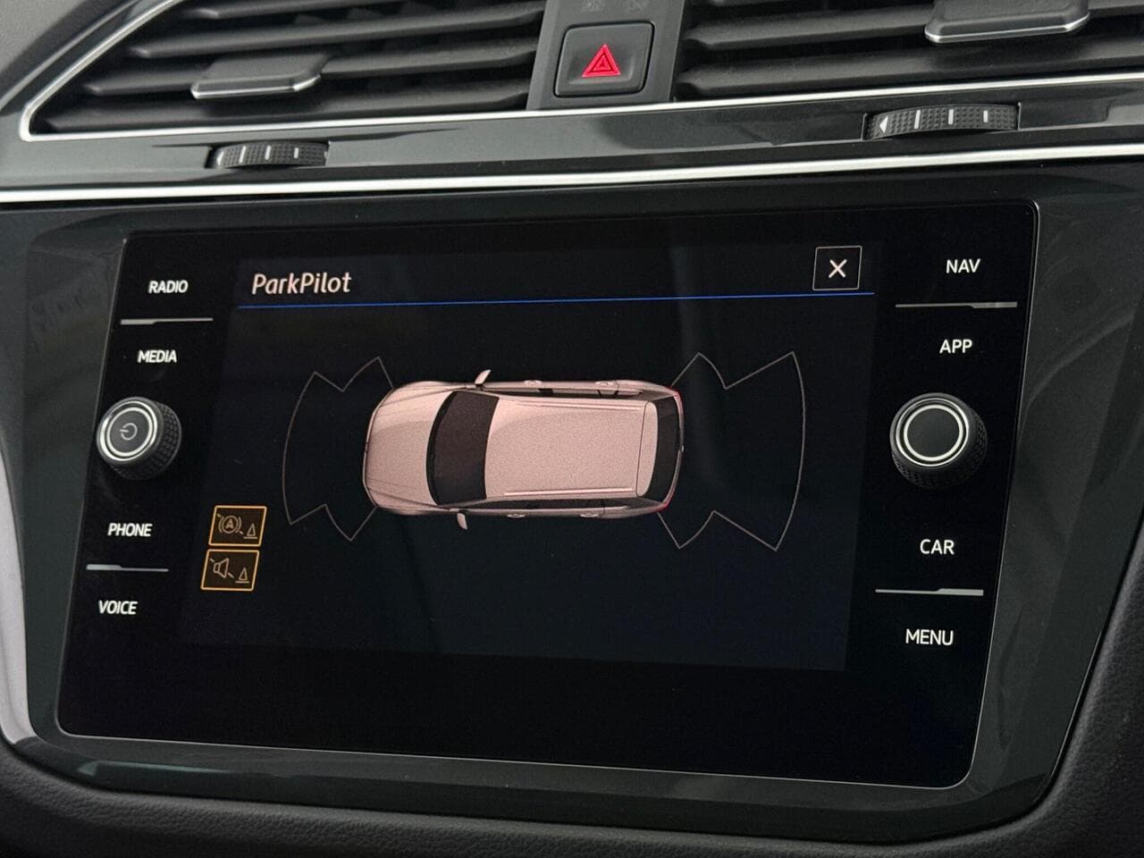 Volkswagen Tiguan thumbnail Infotainment System