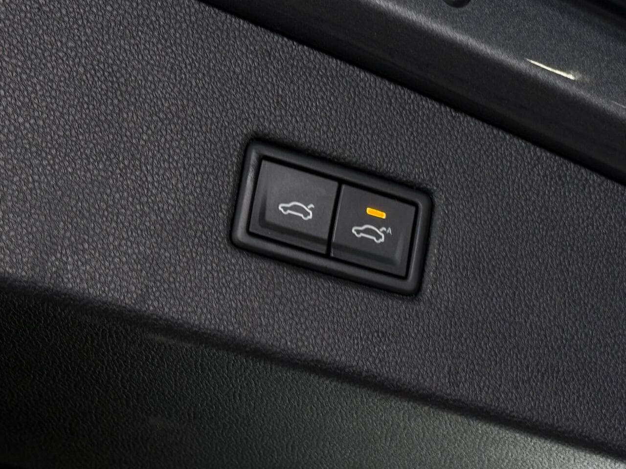Volkswagen Tiguan thumbnail Misc Controls