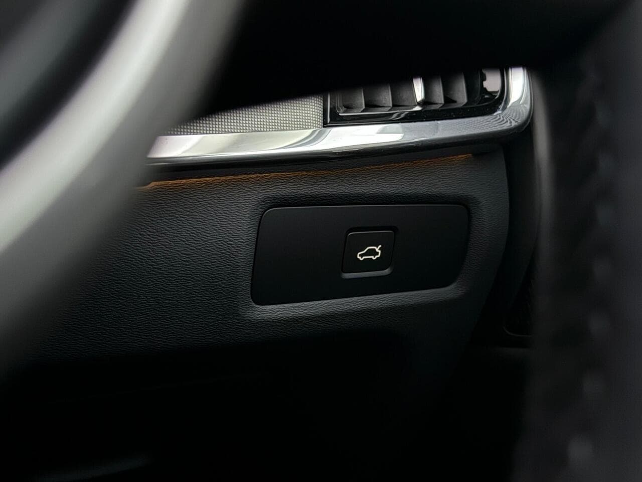 Volvo V90 thumbnail Misc Controls