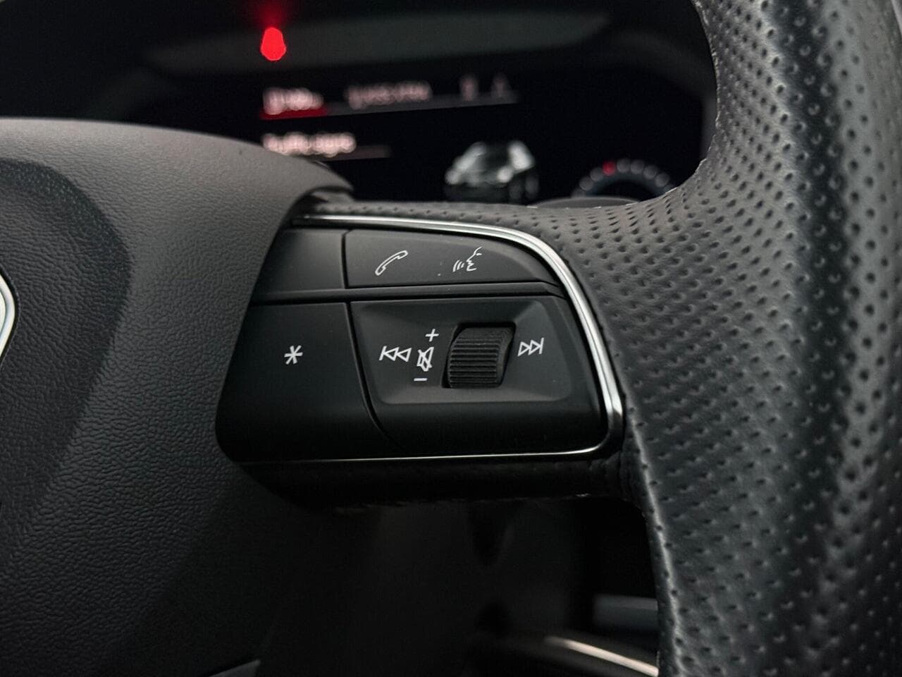 Audi Q3 thumbnail Misc Controls