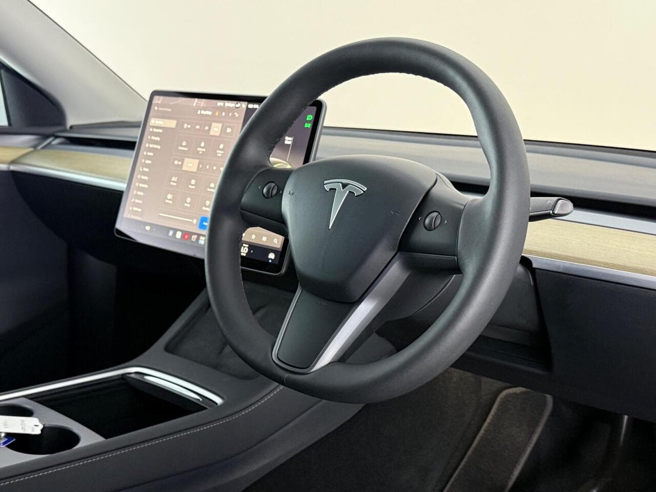 Tesla Model Y thumbnail Steering Wheel