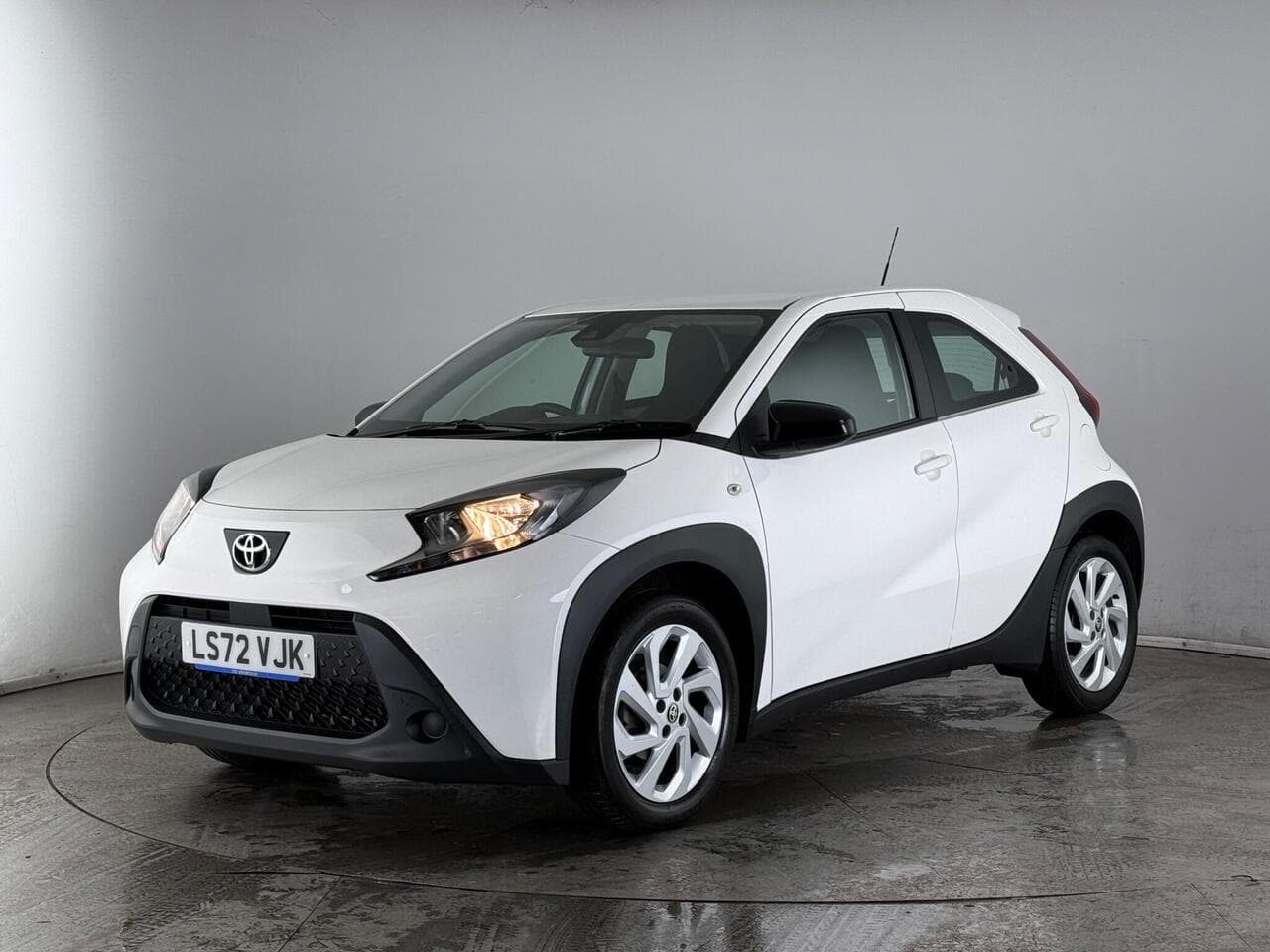 Toyota Aygo X thumbnail Front Left