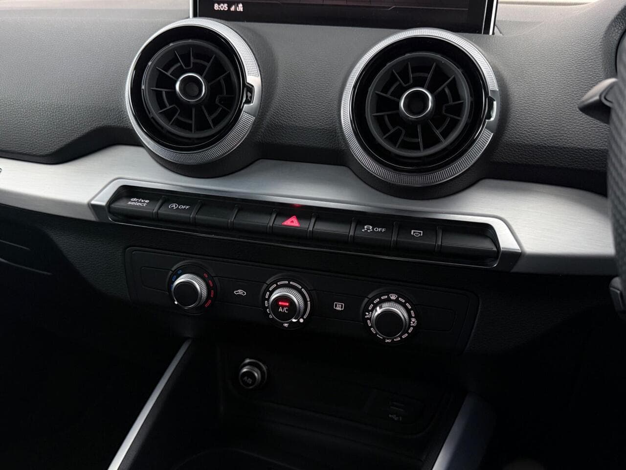 Audi Q2 thumbnail Interior Front