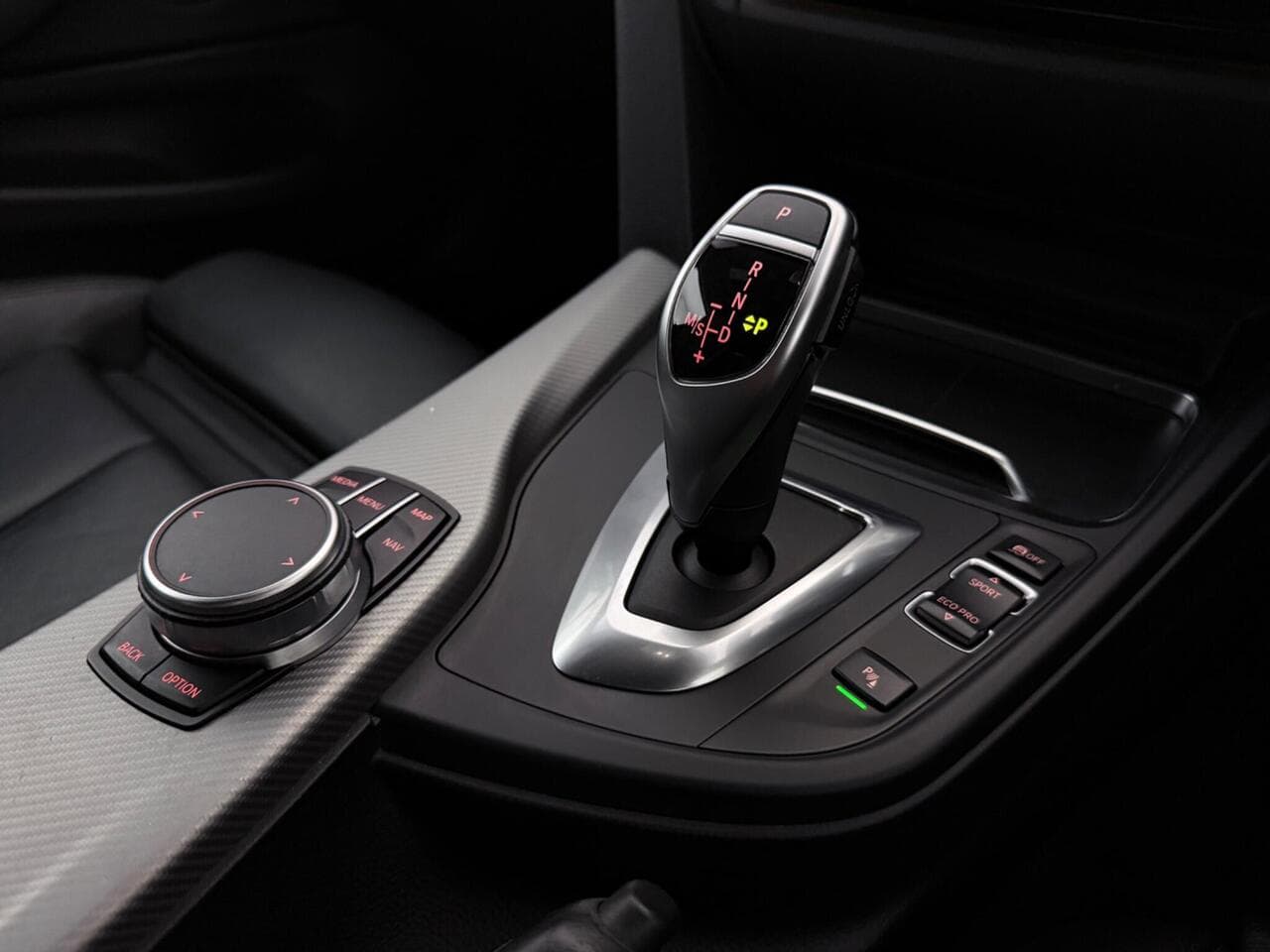BMW 4 Series thumbnail Interior Front