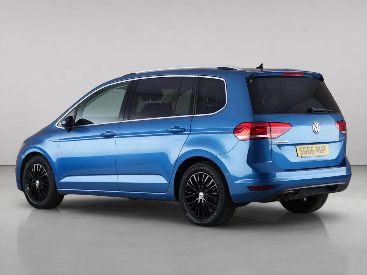 Volkswagen Touran thumbnail Rear Left