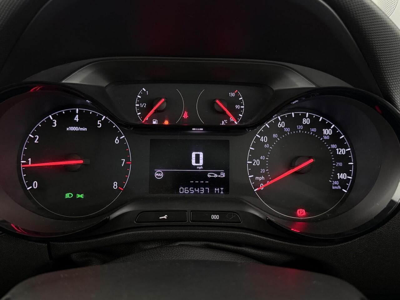 Vauxhall Crossland X thumbnail Driver Instruments
