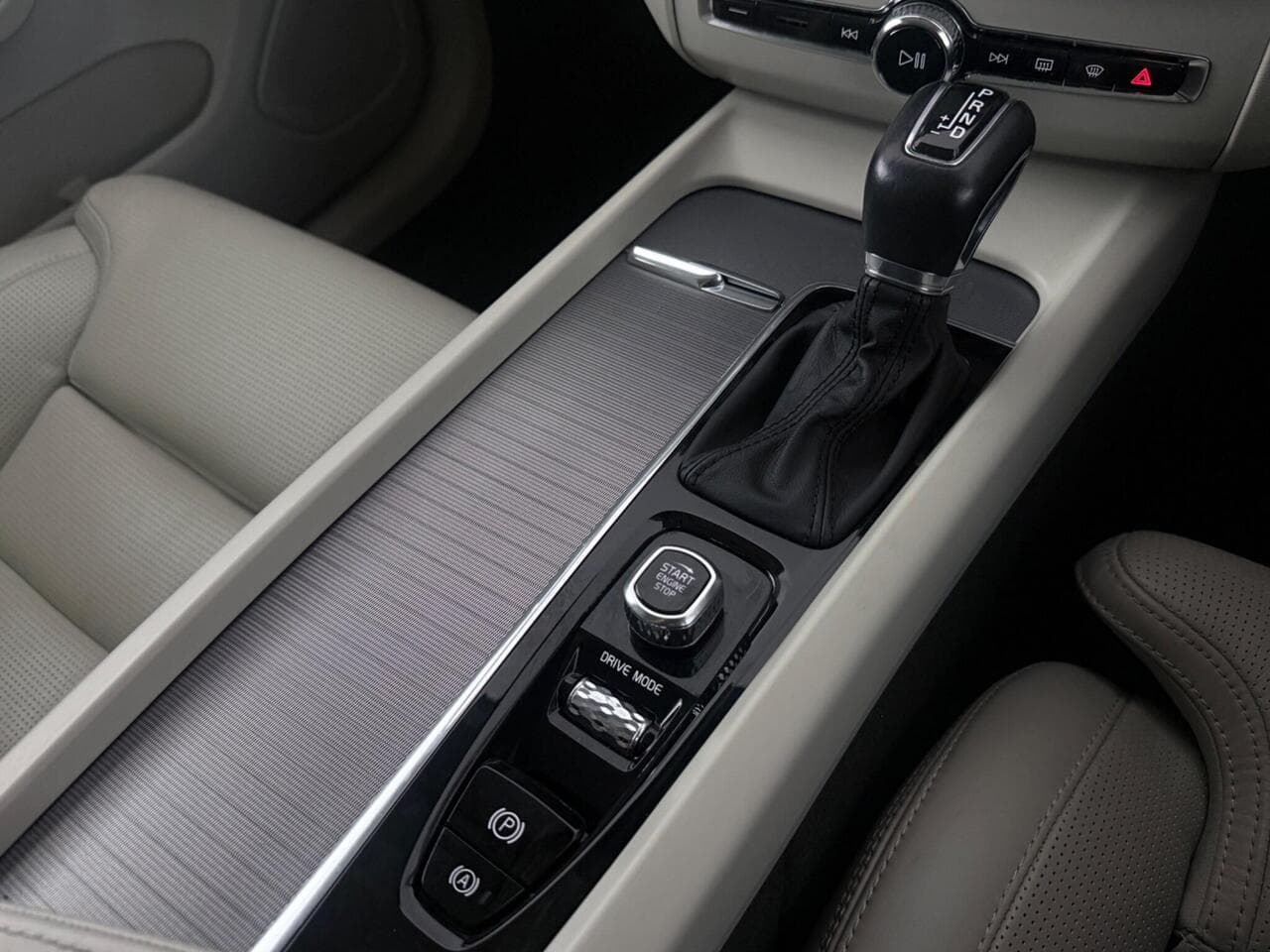 Volvo XC60 thumbnail Interior Front