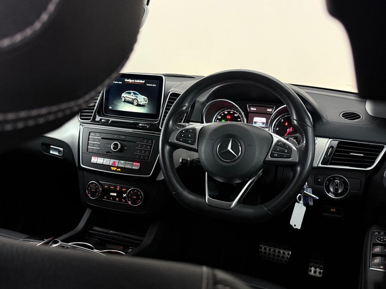 Mercedes-Benz GLE thumbnail Interior Front