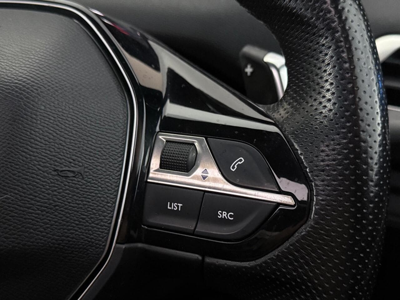 Peugeot 5008 thumbnail Misc Controls