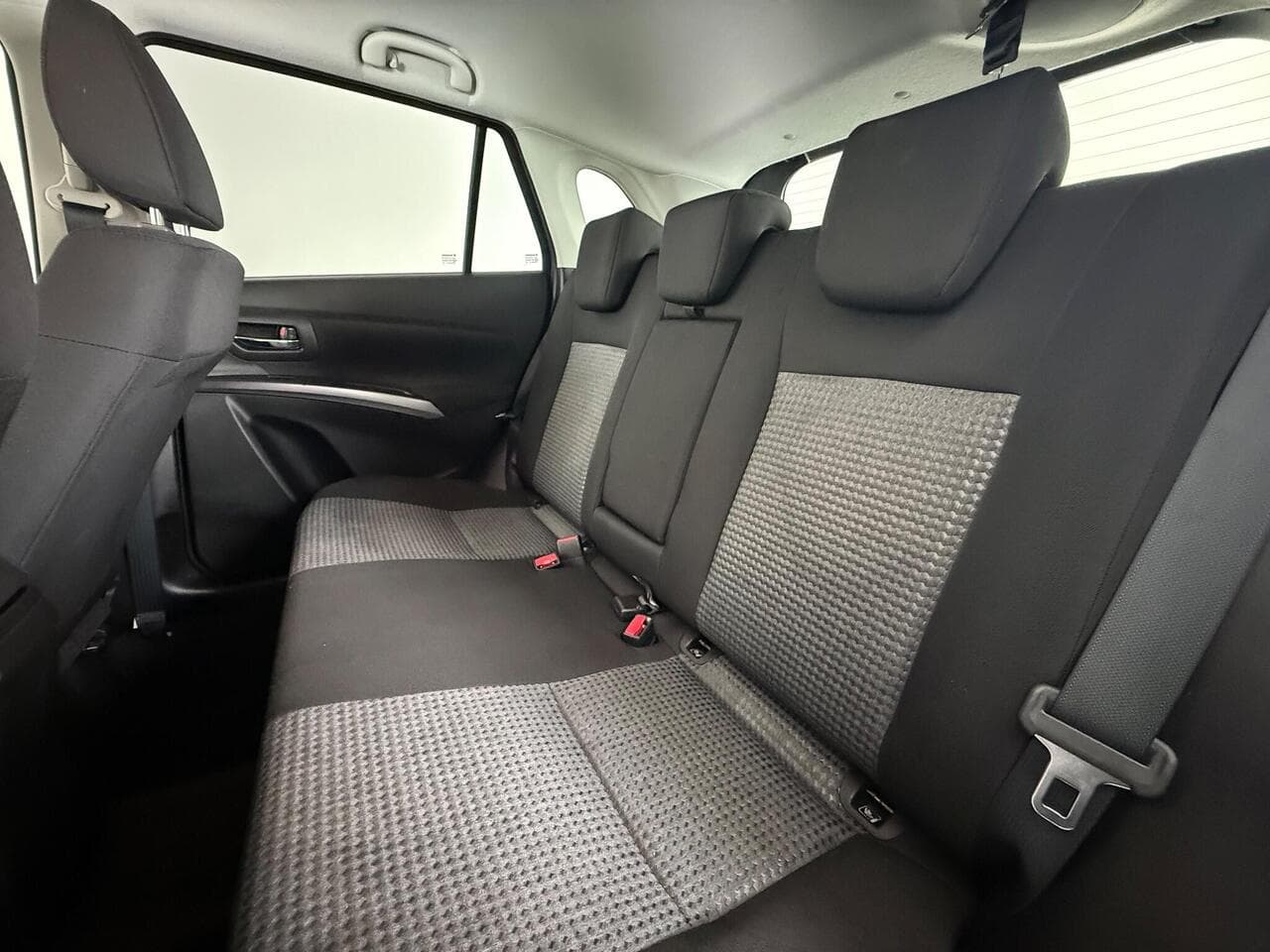 Suzuki S-Cross thumbnail Seats Rear