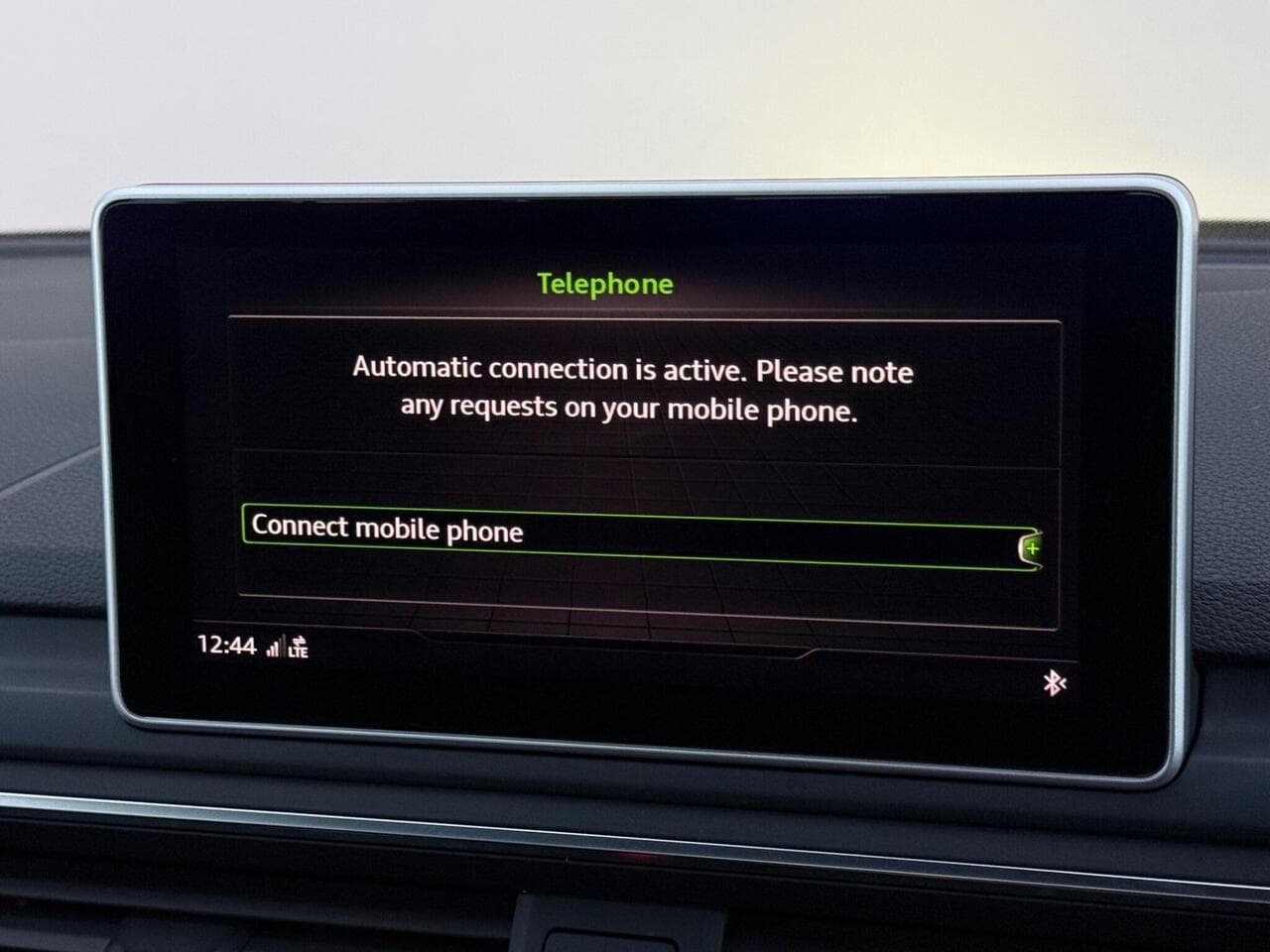 Audi A4 Avant thumbnail Infotainment System