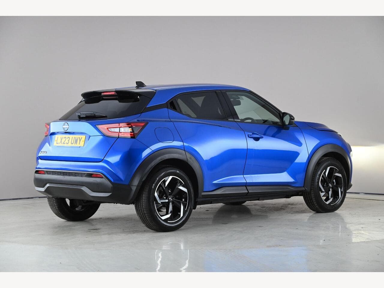 Nissan Juke thumbnail Side Right