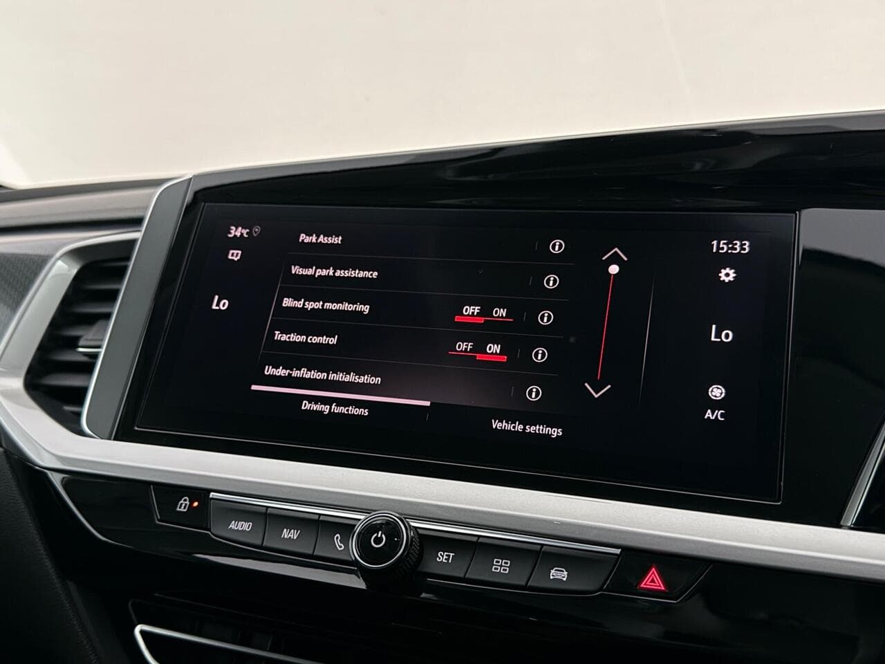 Vauxhall Grandland X thumbnail Infotainment System