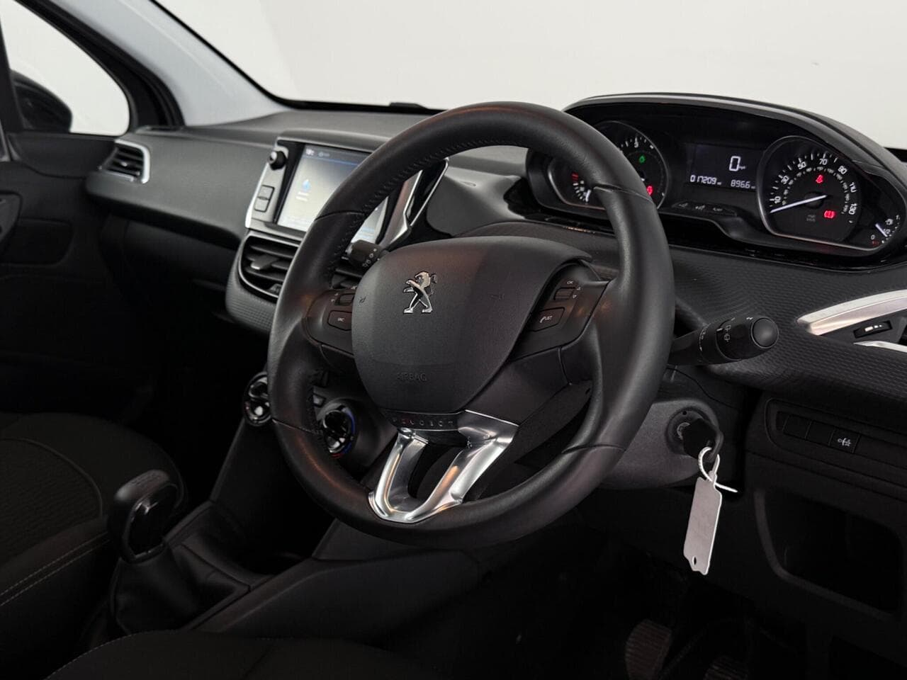 Peugeot 208 thumbnail Interior Front