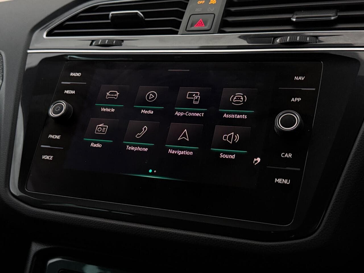 Volkswagen Tiguan thumbnail Infotainment System