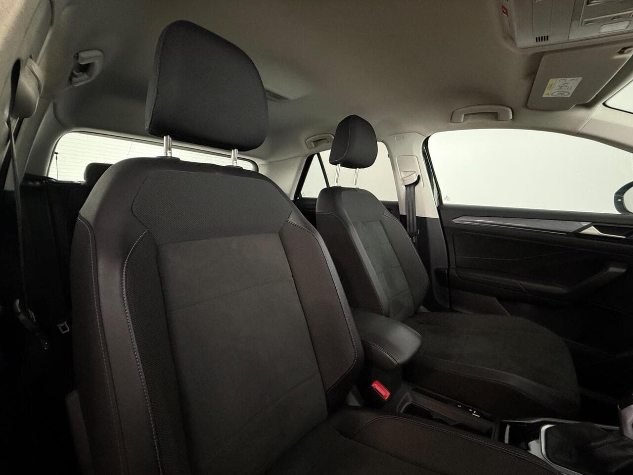 Volkswagen T-Roc thumbnail Seat Driver