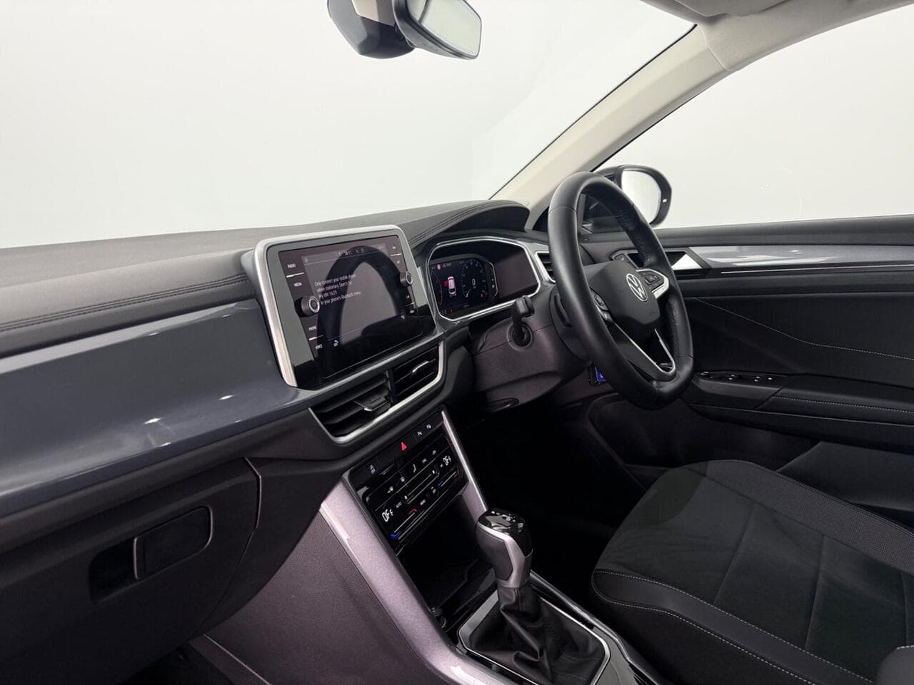 Volkswagen T-Roc thumbnail Interior Front