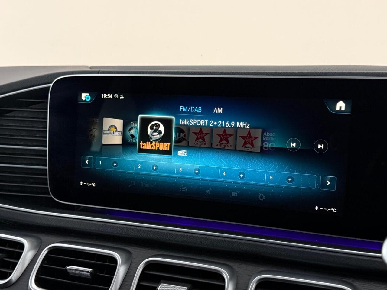 Mercedes-Benz GLE thumbnail Infotainment System