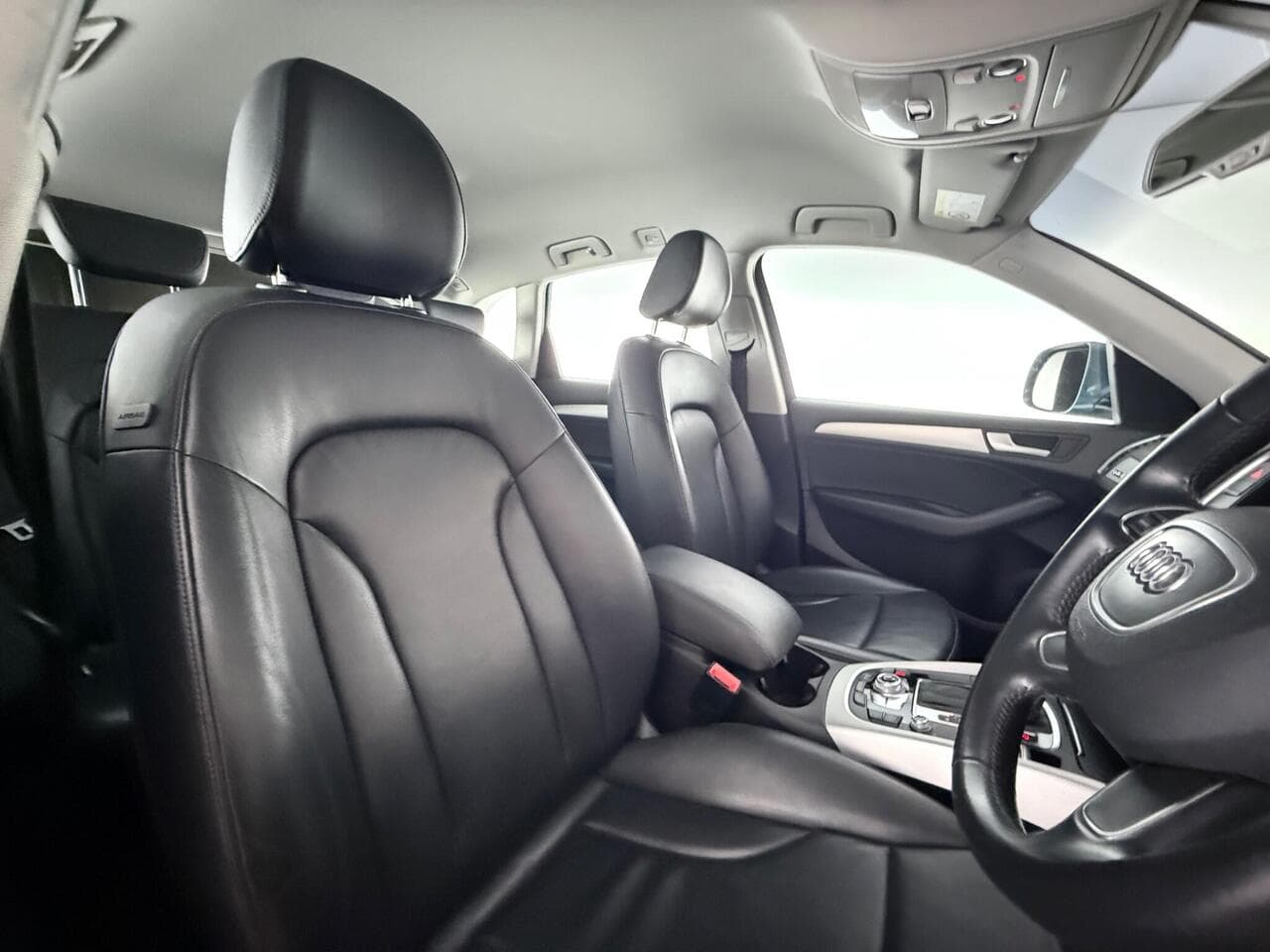 Audi Q5 thumbnail Seat Driver