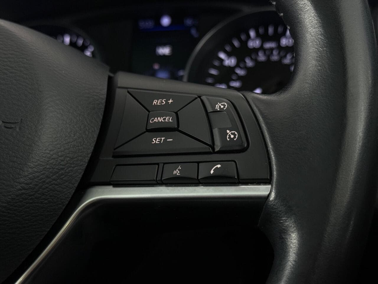 Nissan Qashqai thumbnail Misc Controls