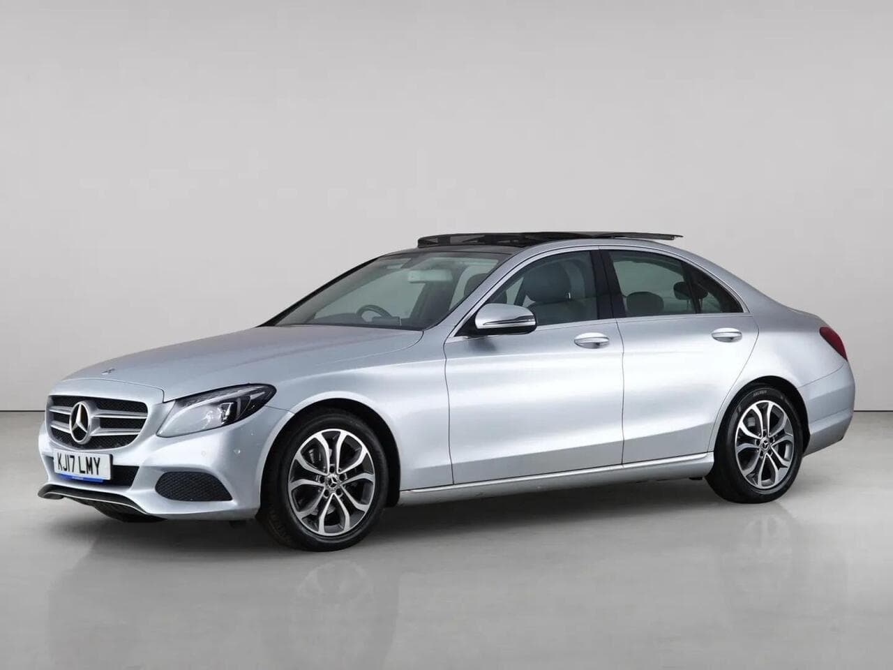 Mercedes-Benz C Class thumbnail Front Left