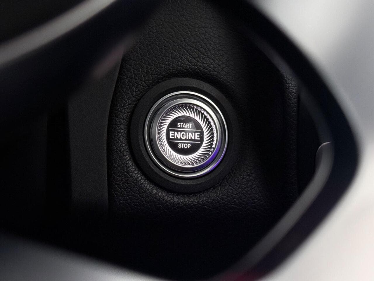 Mercedes-Benz C Class thumbnail Fuel Or Charging Port