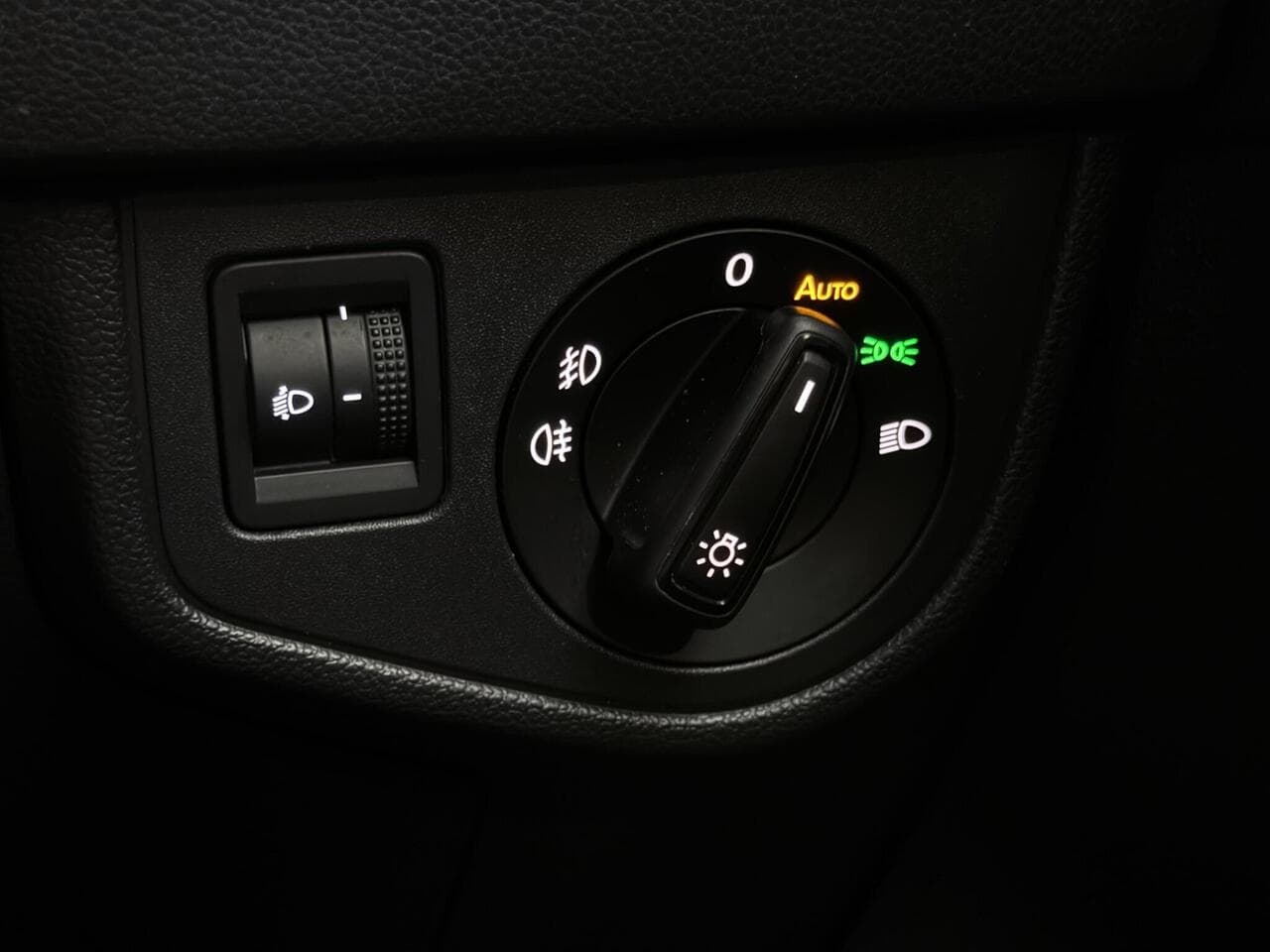 Volkswagen Taigo thumbnail Misc Controls