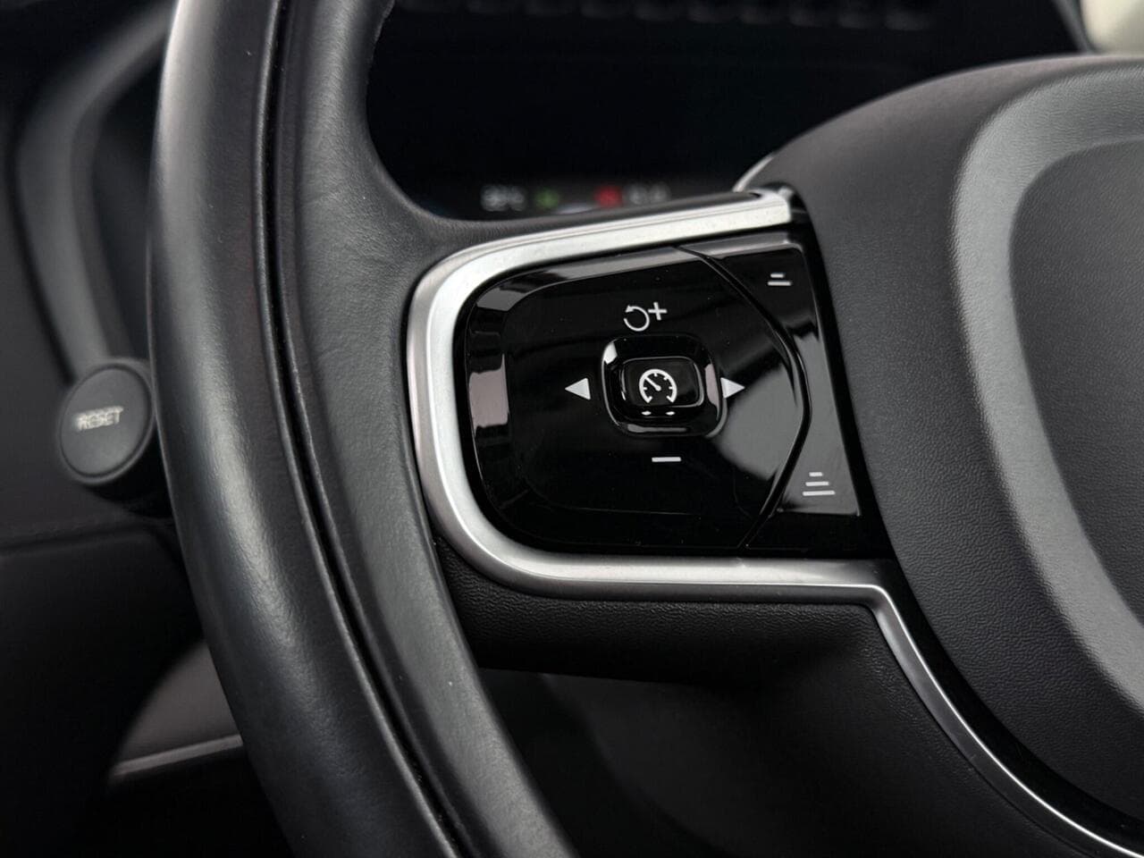 Volvo XC90 thumbnail Misc Controls
