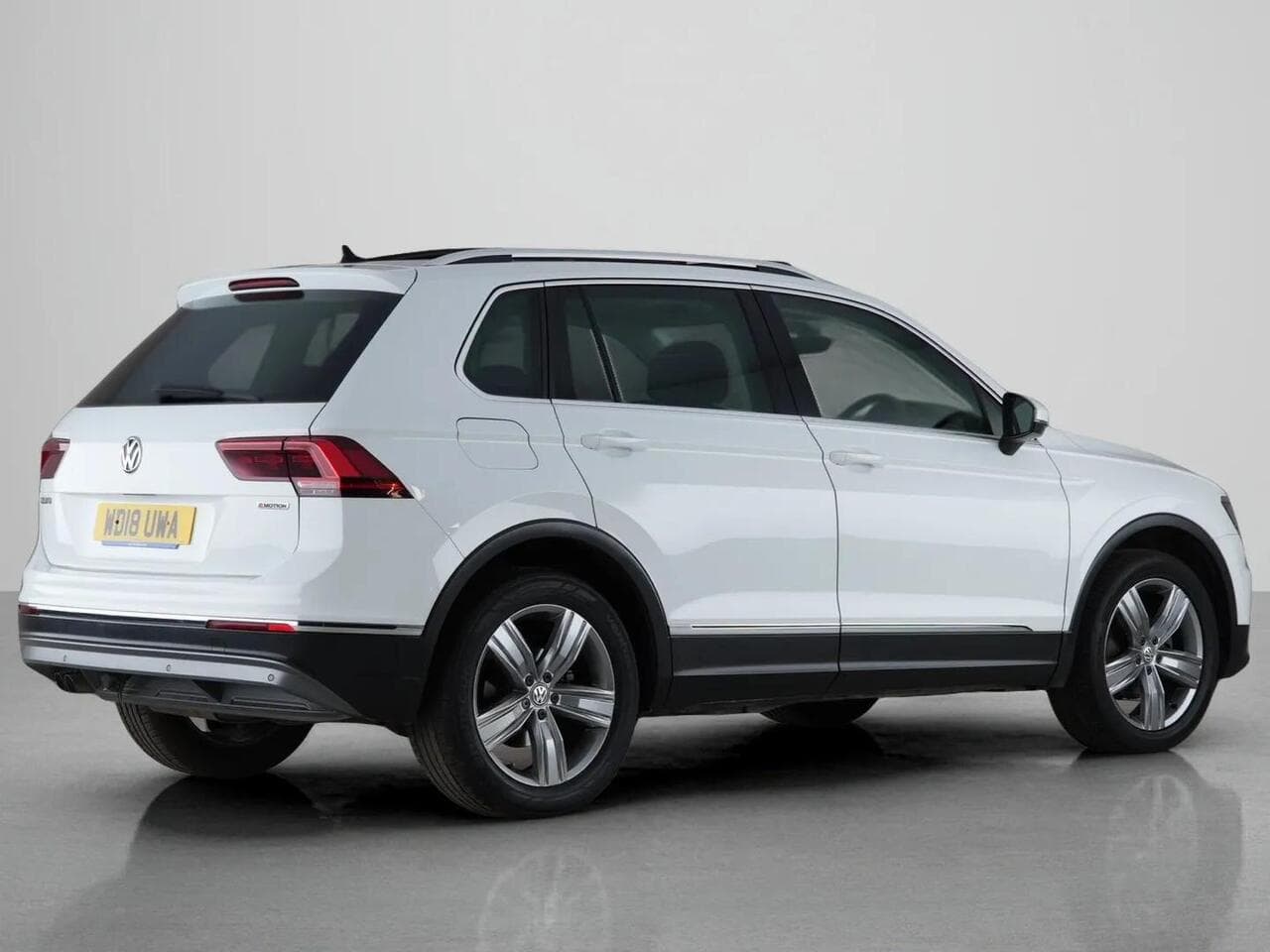 Volkswagen Tiguan thumbnail Rear Right