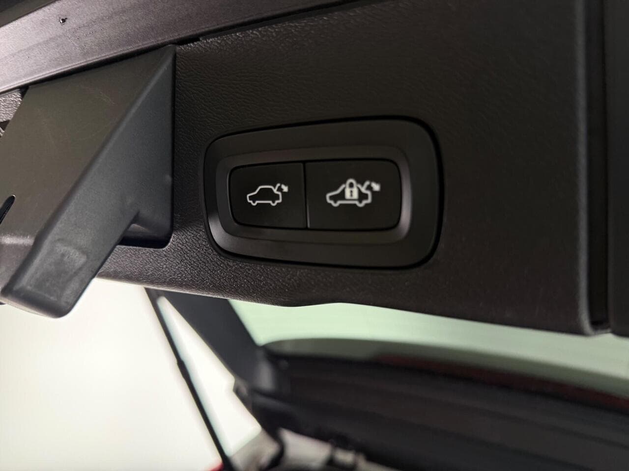 Volvo XC60 thumbnail Misc Controls