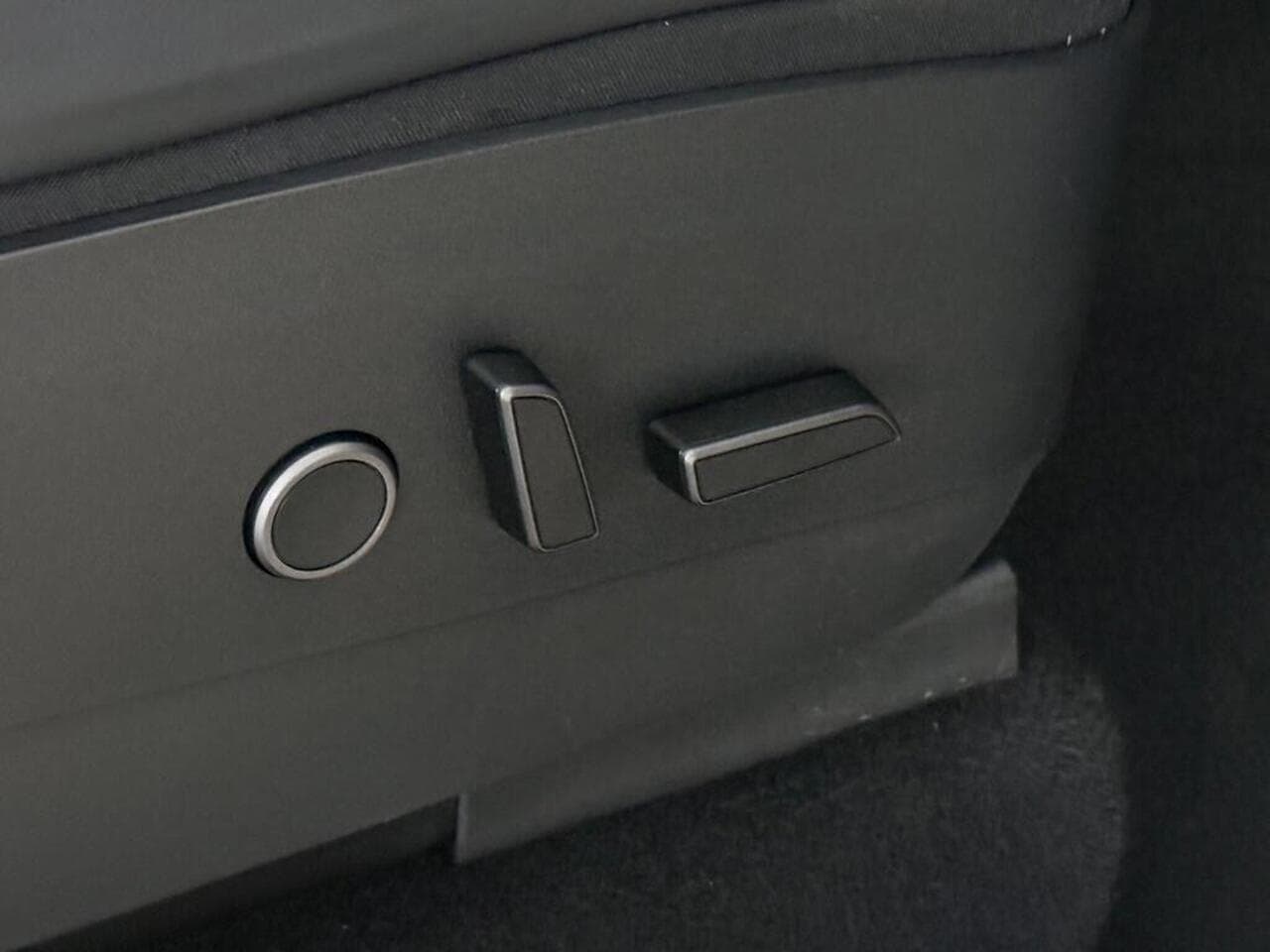 Tesla Model Y thumbnail Misc Controls