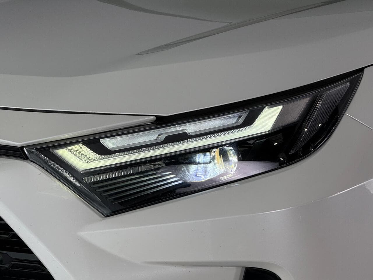 Toyota RAV4 thumbnail Lights Front