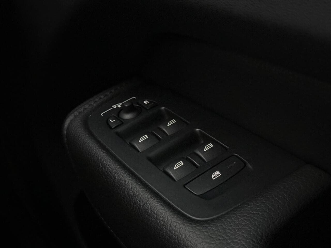 Volvo XC60 thumbnail Misc Controls