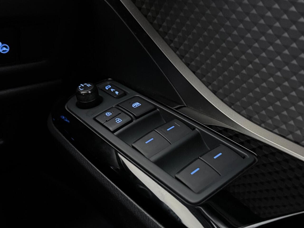 Toyota C-HR thumbnail Misc Controls