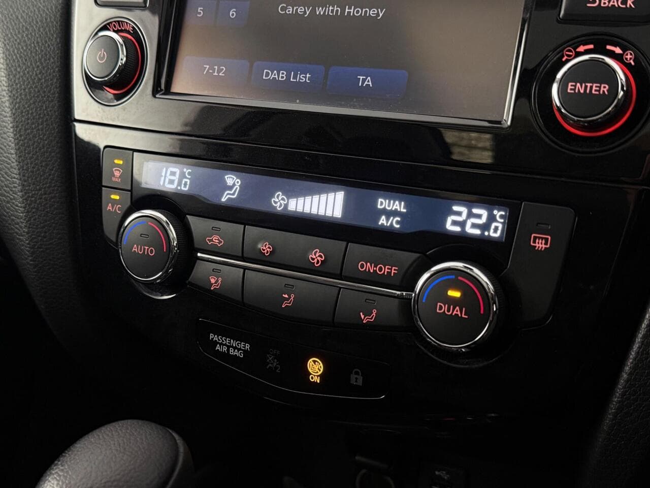 Nissan X-Trail thumbnail Infotainment System