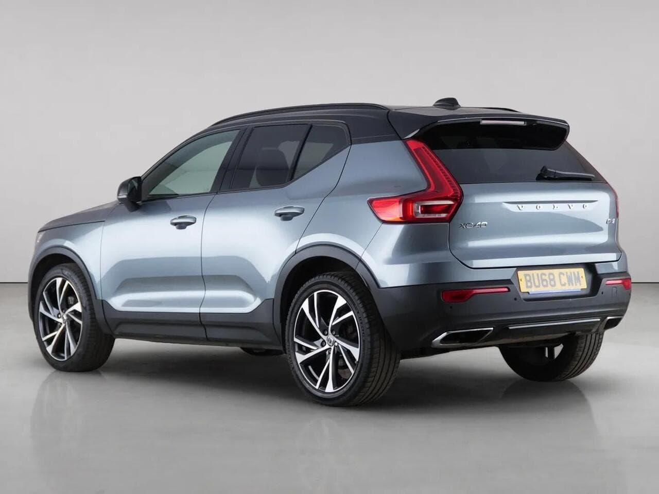 Volvo XC40 thumbnail Rear Left