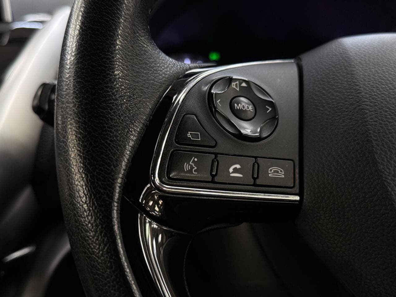 Mitsubishi Eclipse Cross thumbnail Misc Controls