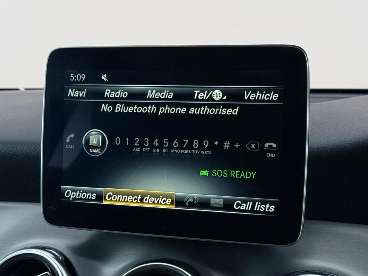 Mercedes-Benz GLA thumbnail Infotainment System