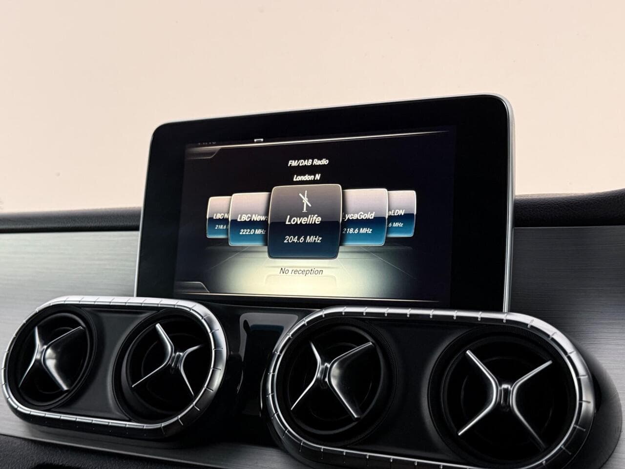 Mercedes-Benz X Class thumbnail Infotainment System