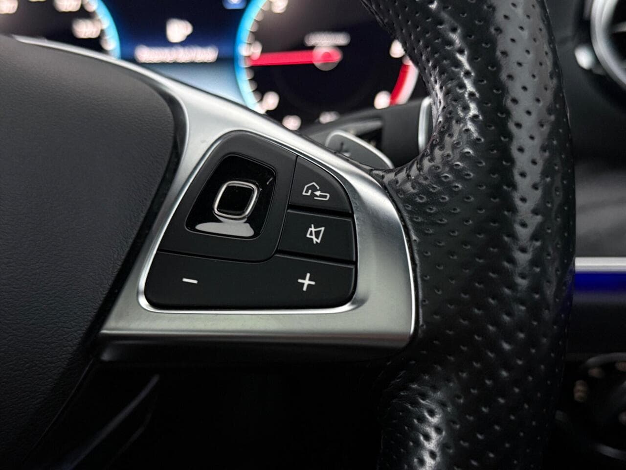 Mercedes-Benz E Class thumbnail Misc Controls