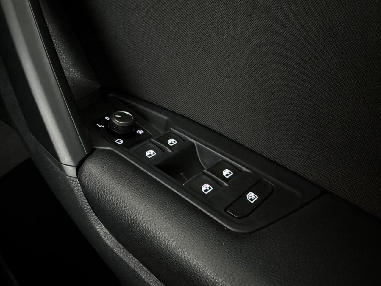 Volkswagen Tiguan thumbnail Misc Controls