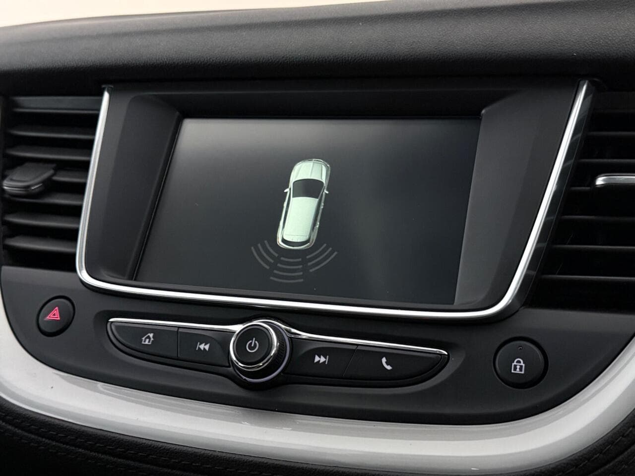 Vauxhall Grandland X thumbnail Infotainment System