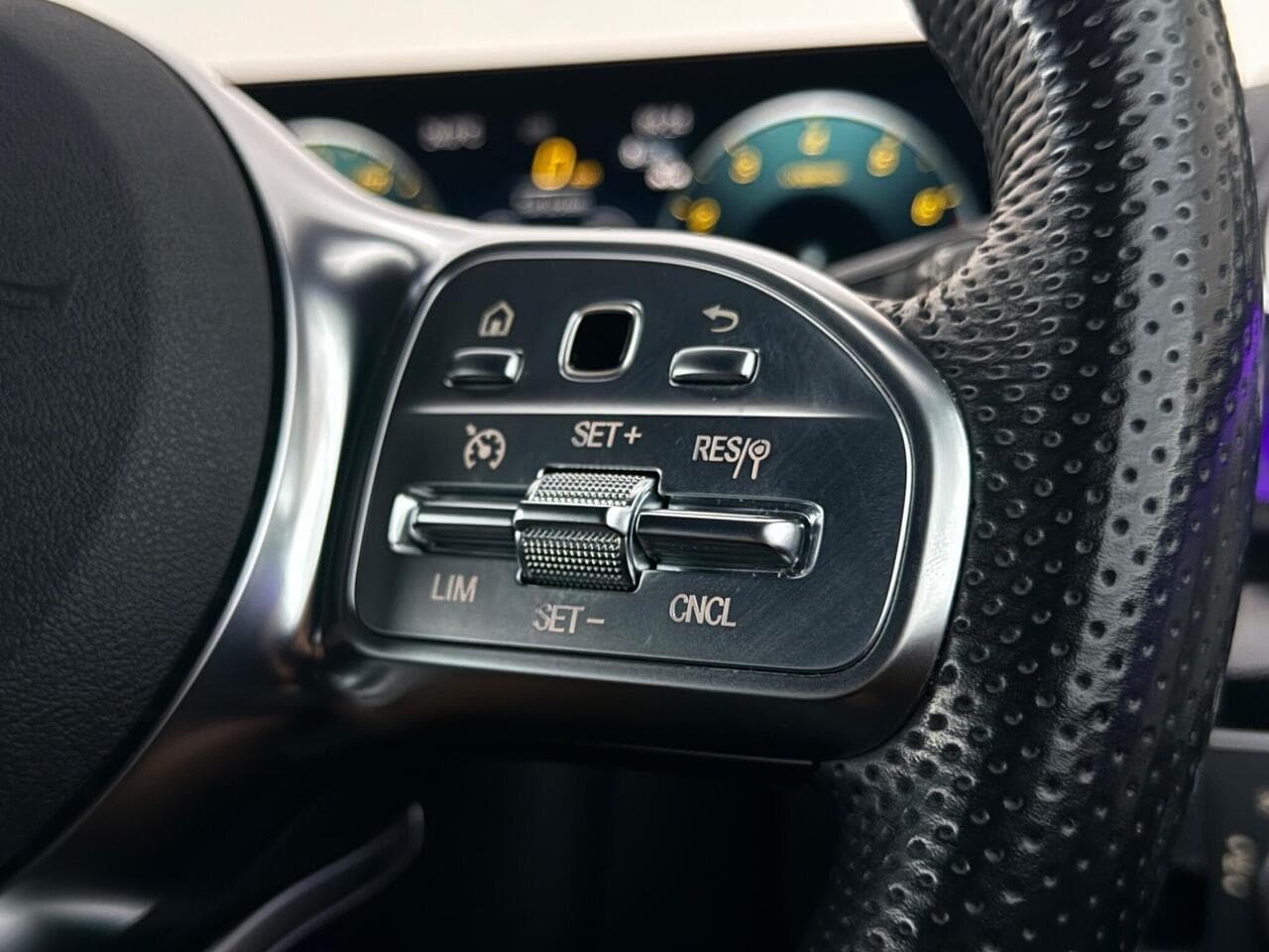 Mercedes-Benz CLA thumbnail Misc Controls