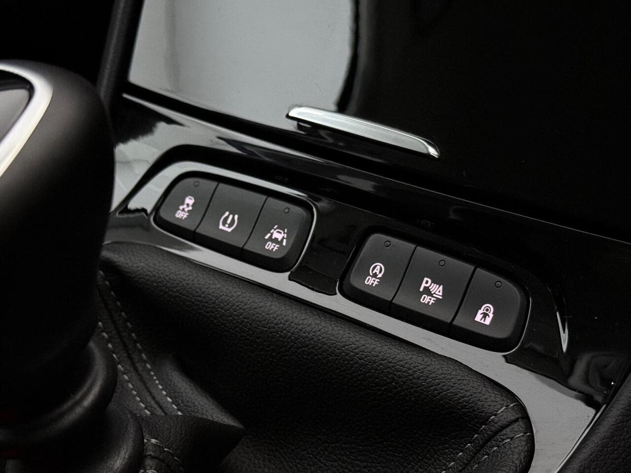 Vauxhall Grandland X thumbnail Misc Controls
