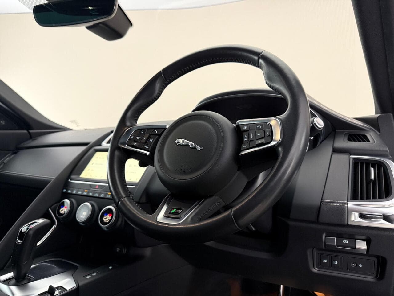 Jaguar E-PACE thumbnail Steering Wheel