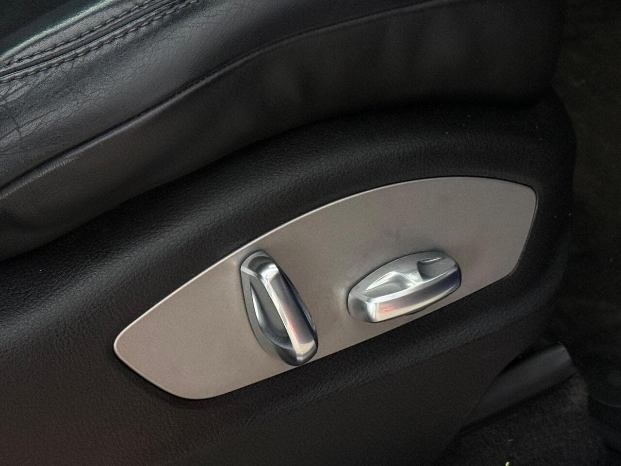 Porsche Macan thumbnail Misc Controls